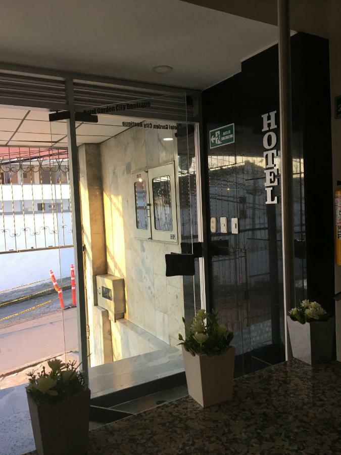Hotel Garden City Boutique Фусагасуга Екстериор снимка