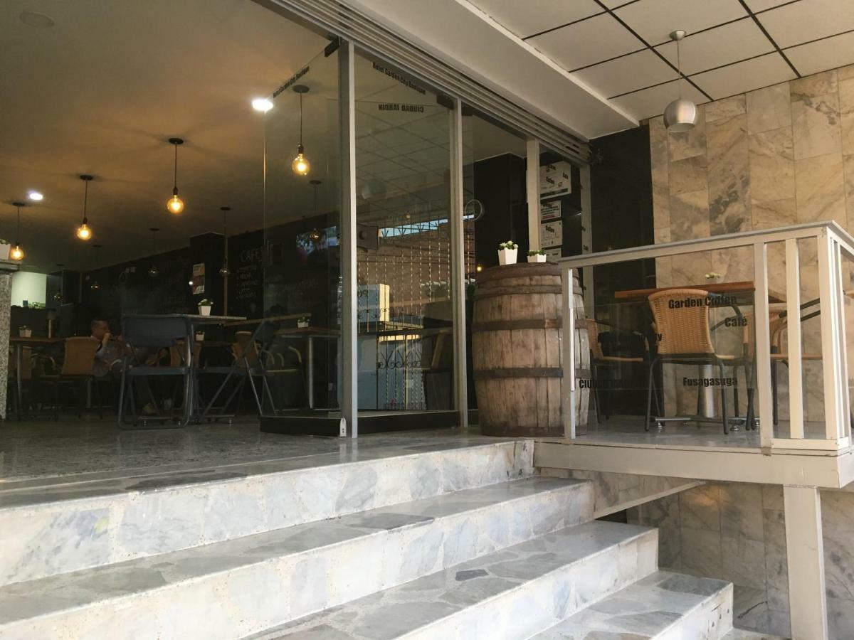 Hotel Garden City Boutique Фусагасуга Екстериор снимка